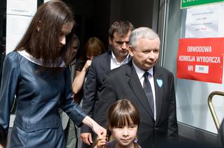 Jarosław Kaczyński głosuje w II turze