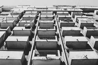 Chłopczyk walczy o życie po upadku z piątego piętra. Sąd zdecydował w sprawie matki