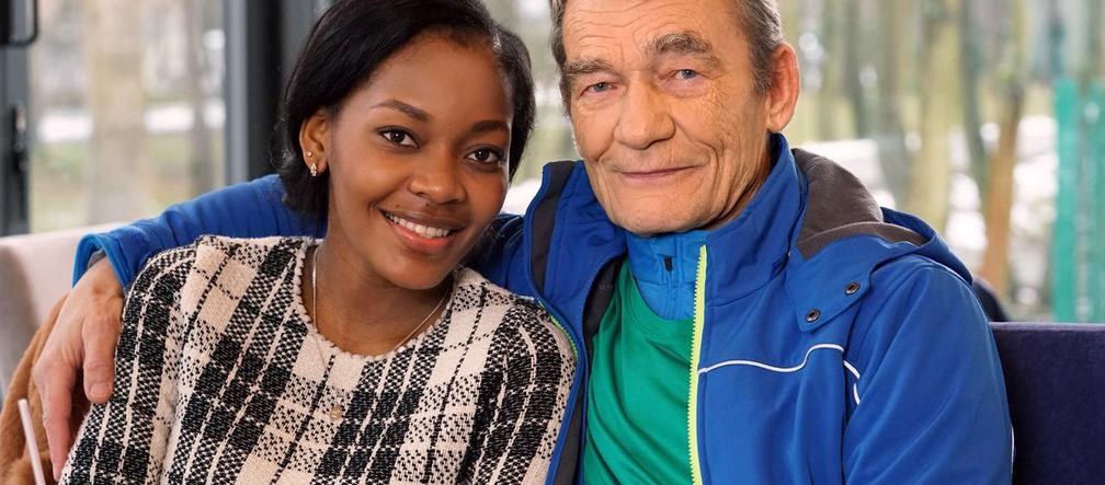 Barwy szczęścia, Stefan (Krzysztof Kiersznowski), Carina (Divine Kitenge Martyńska)