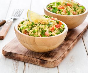 Sałatka tabbouleh: przepis na sałatkę z kaszą kuskus