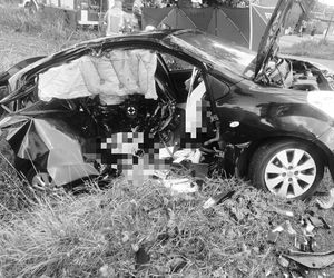 47-latek huknął w osobówkę i zginął! Ogromne zniszczenia. Śmiertelny wypadek na DK 46