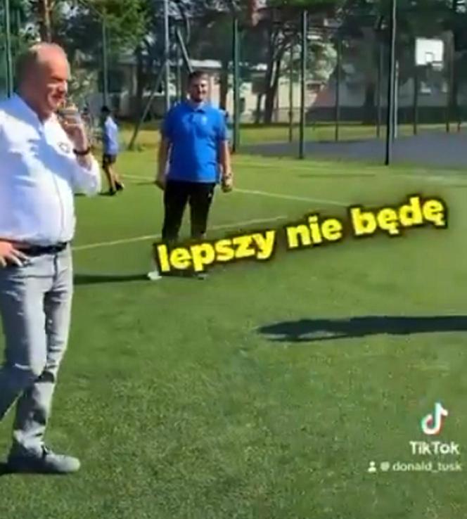  Filmik z Tuskiem trafił do sieci! Donald Tusk zaskoczył dzieci i ministra sportu