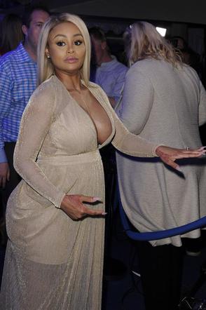 Blac Chyna w ciąży, z wielkim dekoltem
