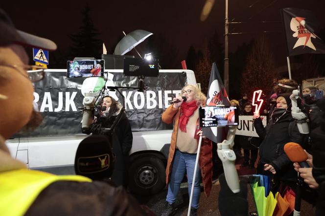 Strajk kobiet pod domem Kaczyńskiego