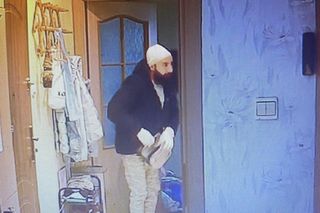 Okradli seniorkę tuż przed świętami. Oszustów nagrała kamera 