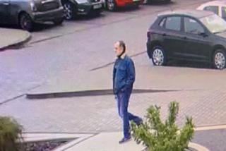 Ten mężczyzna ukradł samochód spod Centrum Onkologicznego w Bydgoszczy. Poznajesz go?