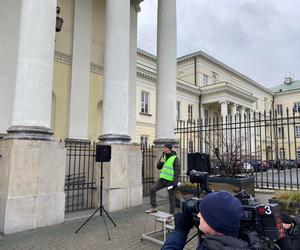 Warszawa: pracownicy MPO protestowali przed ratuszem