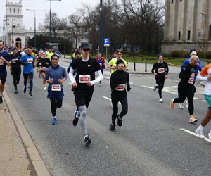 Bieg na Piątkę 2024, Warszawa - zdjęcia. Biegłeś? Szukaj się w galerii!