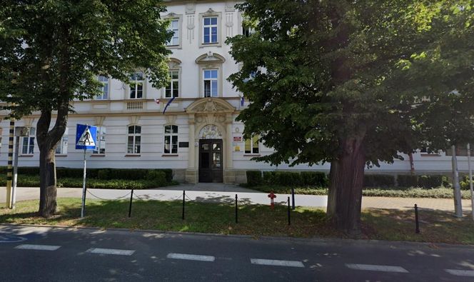2. II Liceum im. płk. Leopolda Lisa-Kuli