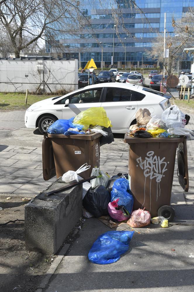 Do lamusa odchodzi stosowana od pół roku w Warszawie metoda uzależniająca opłatę za śmieci od zużycia wody.