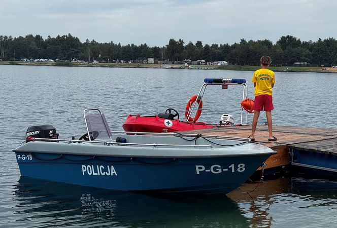 Patrole na akwenie w Radłowie