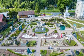 Małopolskie uzdrowisko przyciąga zagranicznych turystów. Oferuje największe ogrody w Polsce [GALERIA]