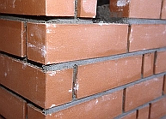 Zaprawy murarskie i tynkarskie - co warto o nich wiedzieć