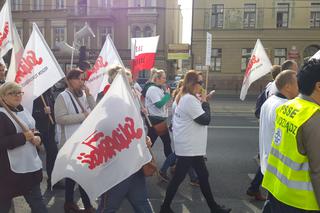 Pracownicy sanepidu w Bydgoszczy wyszli na ulice i zaprotestowali! [ZDJĘCIA]