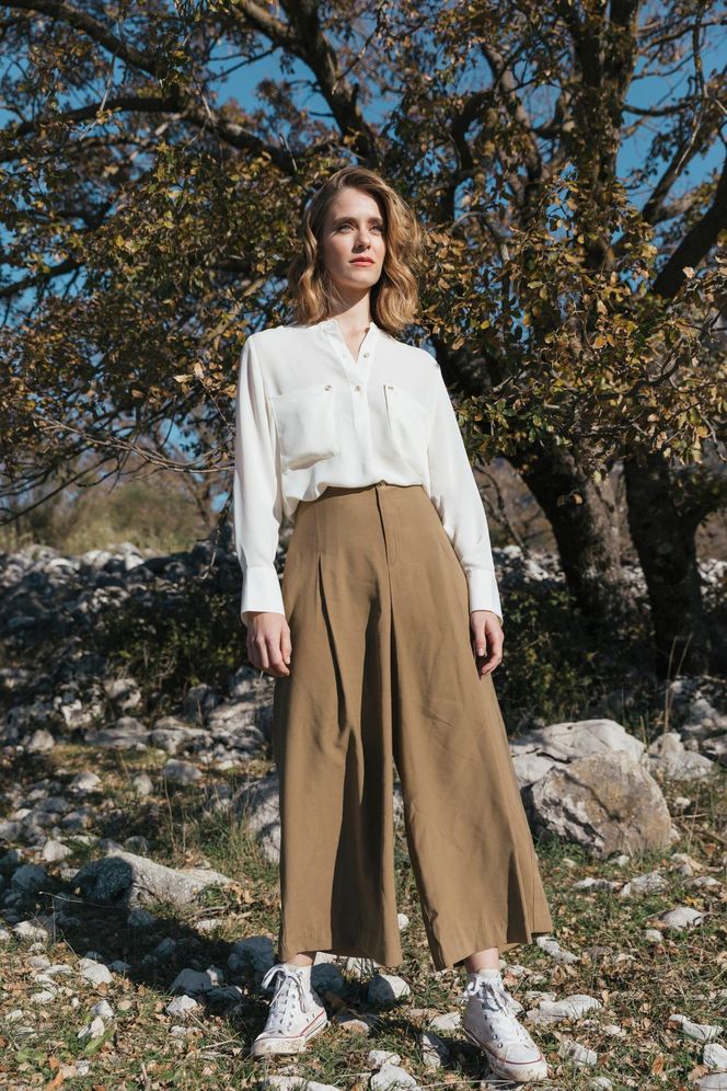 Spodnie culotte to must have tego lata. Jak je nosić w modnym stylu? 