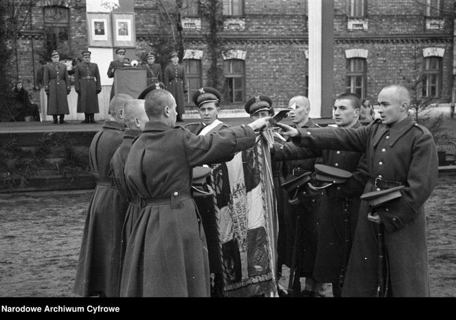 QUIZ PRL. Od Lenino do „fali”: Sprawdź, czy przetrwałbyś w wojsku PRL. Tylko dla orłów!