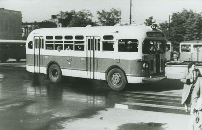 Radziecka kopia autobusu marki GMC ZiS 155