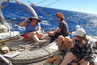 Zamieniła rower na żaglowiec! Dyrektorka ciechanowskiej szkoły wypłynęła w podróż życia. Zabrała ze sobą swoich uczniów