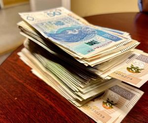 Seniorka oszukiwała seniorów z Małopolski i Podkarpacia! Pomagali jej dwaj taksówkarze