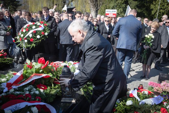 Obchody 5 rocznicy katastrofy smoleńskiej na warszawskich Powązkach.