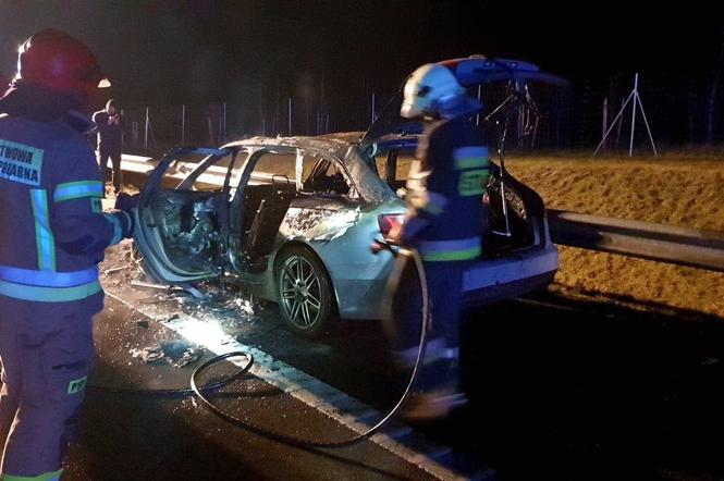 Kolejny dzień, kolejny pożar samochodu osobowego. Tym razem na krajowej S 7 