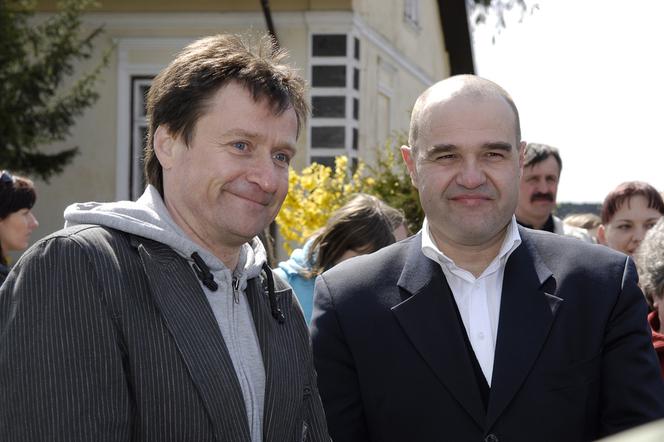 Ranczo. Witebski (Jacek Kawalec), ksiądz Kozioł (Cezary Żak)