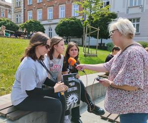 Protest w Tarnowie! Młodzi stanęli w obronie Jana Ryby. Oddajcie nam dyrektora