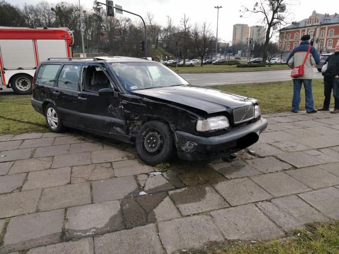 Wypadek na Placu Poznańskim. Jedna osoba trafiła do szpitala