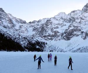 Selekcja naturalna. Internauci bezlitośni dla ludzi, którzy wchodzą na  na Morskie Oko w czasie odwilży