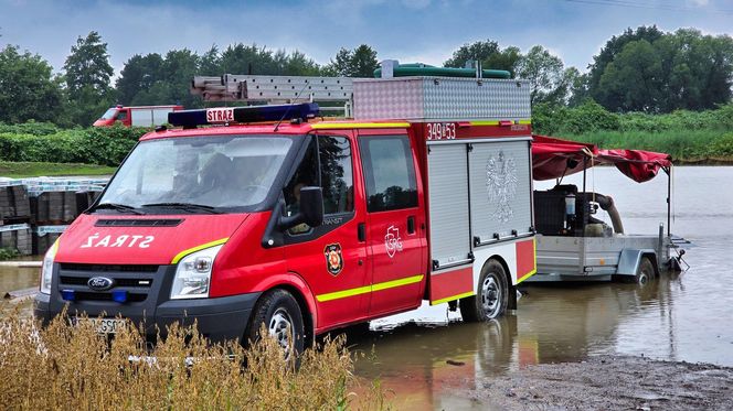 Gwałtowne wezbrania rzek w województwie śląskim. "Sytuacja jest naprawdę trudna"