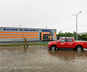 Po ulewach w powiecie ostrowieckim strażacy mają pełne ręce pracy