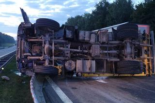 Wypadek na autostradzie A4. Przewrócił się samochód ciężarowy
