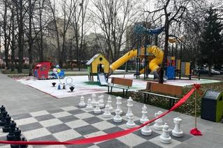 Na Mokotowie powstał nowy plac zabaw. Pojawiła się tam wielka szachownica dla dzieci 