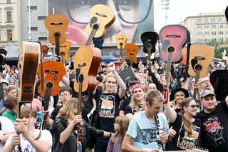 Gitarowy rekord w Katowicach! Fani Dżemu zagrali Wehikuł czasu