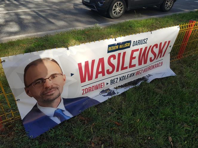 Plakaty wyborcze zalały cały Białystok. Wiszą już na każdym słupie. Sprawdźcie te najciekawsze [ZDJĘCIA]