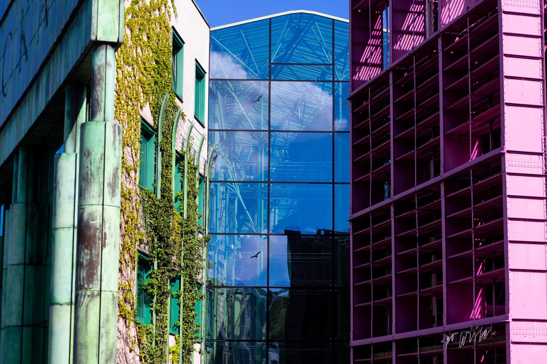 Biblioteka Uniwersytecka w Warszawie - zdjęcia. Zobacz postmodernistyczną ikonę, którą kiedyś uznawano za kicz