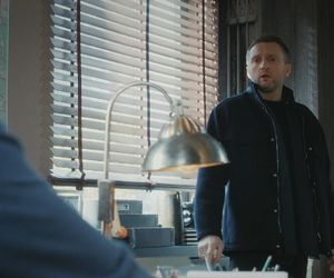 M jak miłość odc. 1869. Bartek (Arkadiusz Smoleński), Marcin (Mikołaj Roznerski)