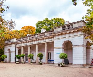 Łazienki Królewskie w Warszawie jesienią