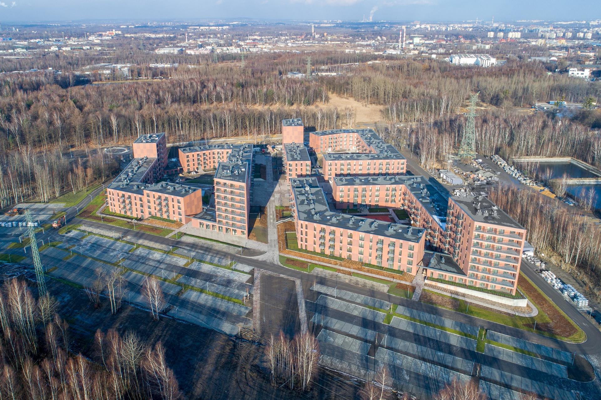 Mieszkanie Plus Katowice: Nowy Nikiszowiec projektu 22Architekci [NOWE ZDJĘCIA]