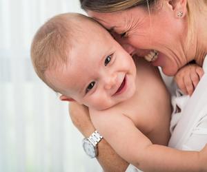 Późne macierzyństwo: dlaczego Polki rodzą dzieci po 40. roku życia?