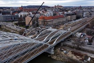 Metamorfoza Krakowa: gigantyczne mosty prawie gotowe. Zamontowano już wszystkie łuki [ZDJĘCIA]