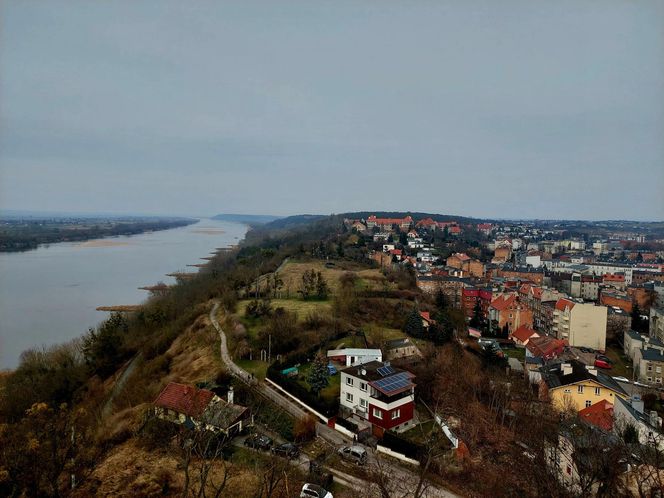 Kierunek: Grudziądz. Kuszą tężnia w szklanej piramidzie i unikatowe spichrze nad Wisłą. Z jednej strony są jak kamieniczki, z drugiej jak mury obronne