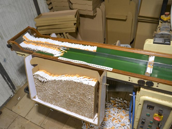 Nielegalna fabryka papierosów zlikwidowana! Milion papierosów w kartonach po pizzy
