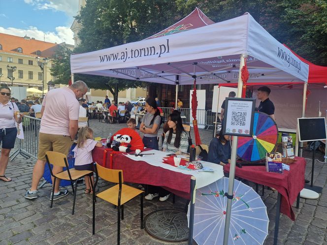 Szachiści opanowali centrum Torunia. Turniej błyskawiczny na Rynku Staromiejskim