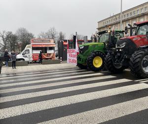 Strajk rolników w centrum Zielonej Góry. Przedsiębiorcy wyjechali na ulice 