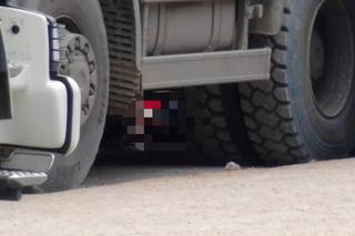 Tragedia, starauszka wpadła pod cofającą ciężarówkę! Na ratunek nie było już szans