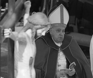 Papież Franciszek nie żyje.