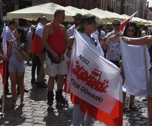 Marsz Milczenia dla Klaudii w Toruniu. „Niech nasza cisza przemówi głośniej niż słowa” [GALERIA]