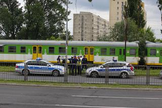 Pasażer wpadł w furię w pociągu. Konduktor poprosił go o jedną rzecz. Z pomocą ruszył policjant po służbie