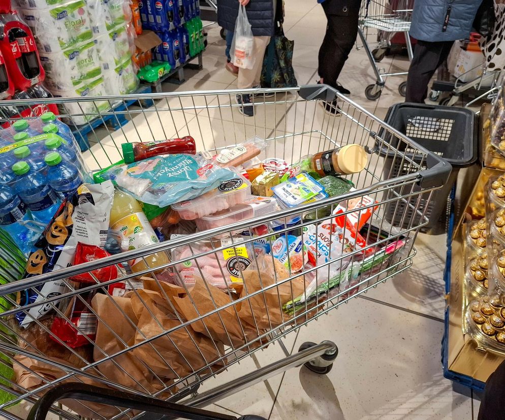 Średnia cena koszyka zakupowego. W którym markecie jest najtaniej? Poznaliśmy nowe dane